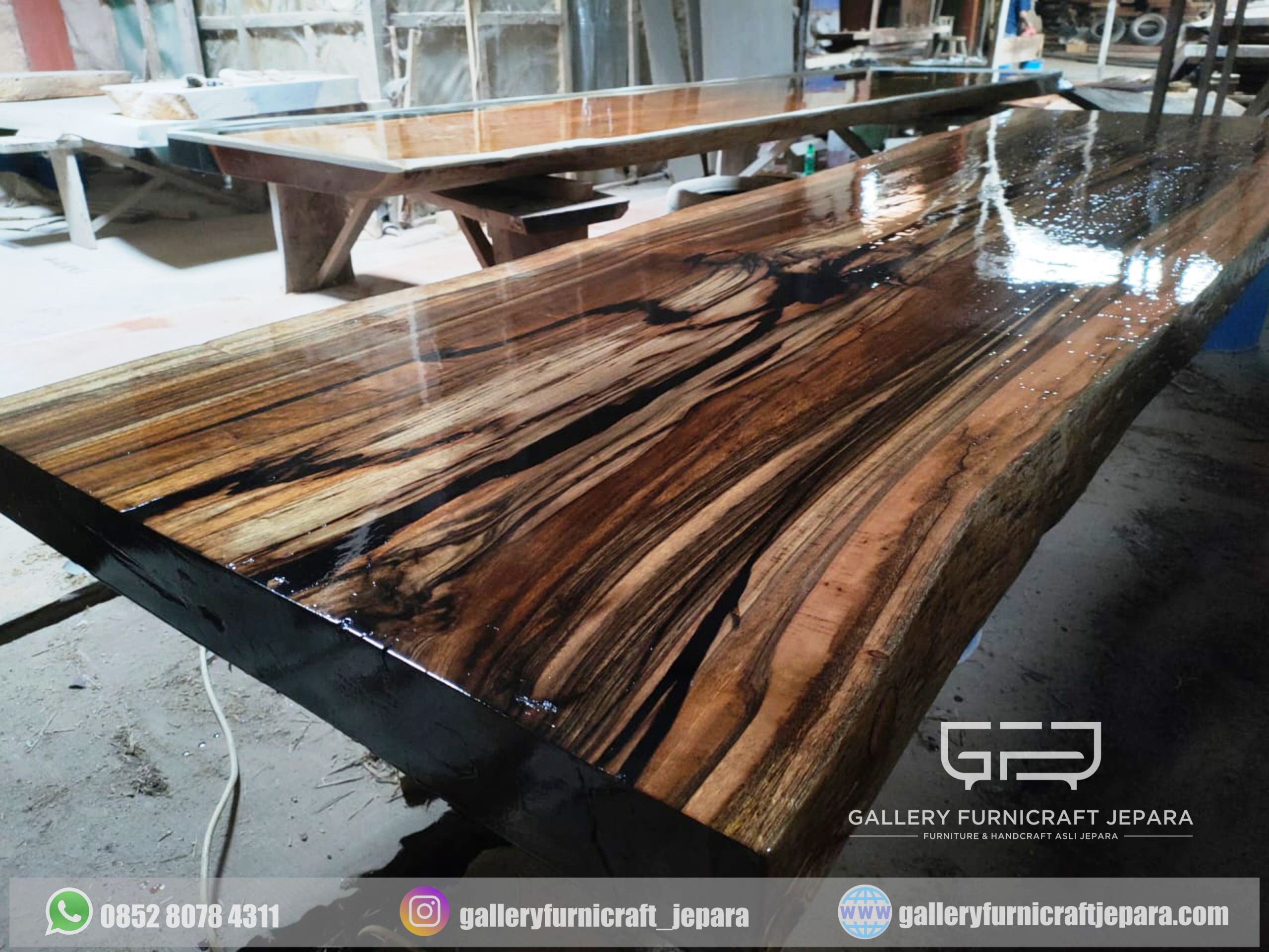 top table kidahu wood 370 x 120-135 x 10 cm @60k