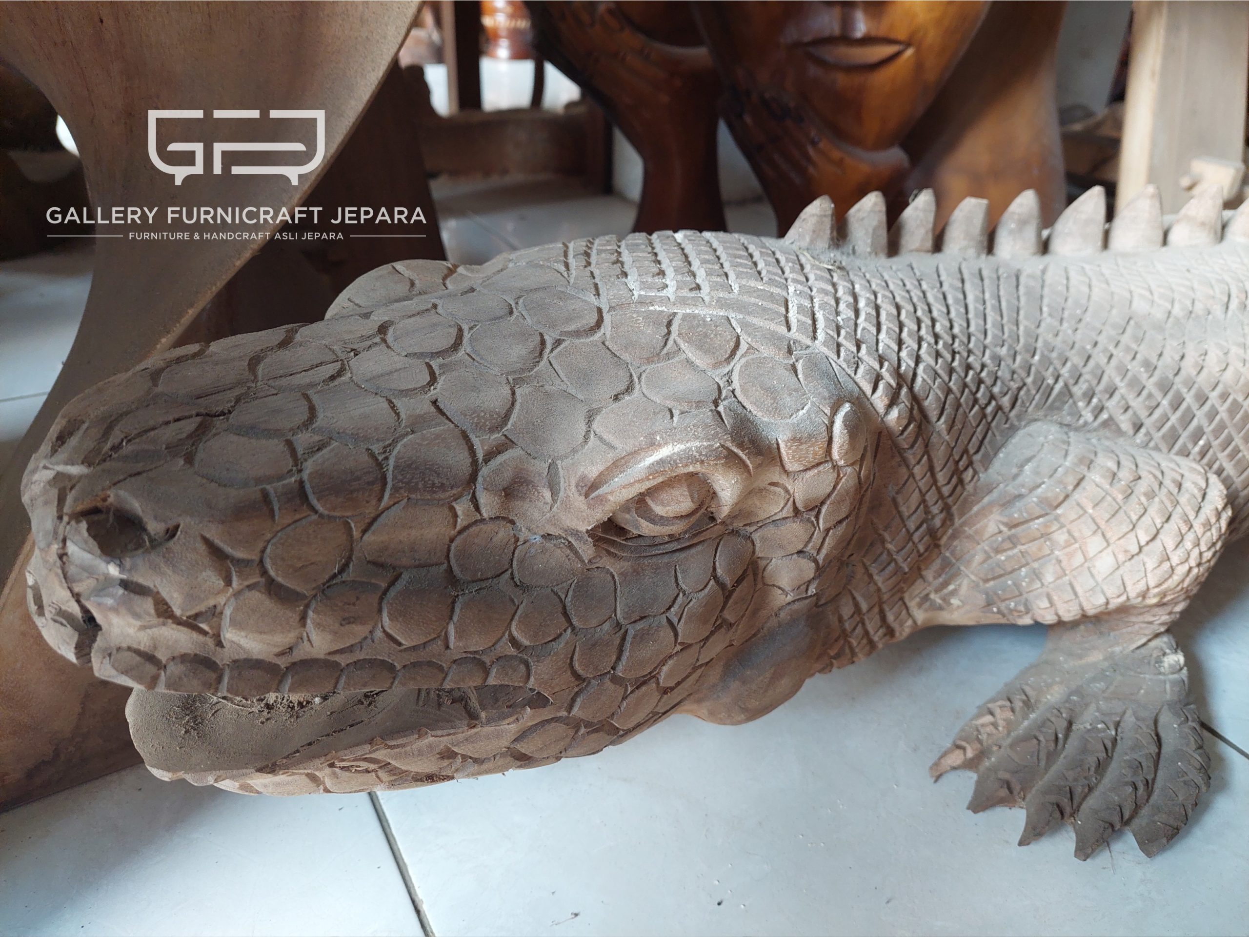 patung iguana 140x40x25cm @1.5k 03