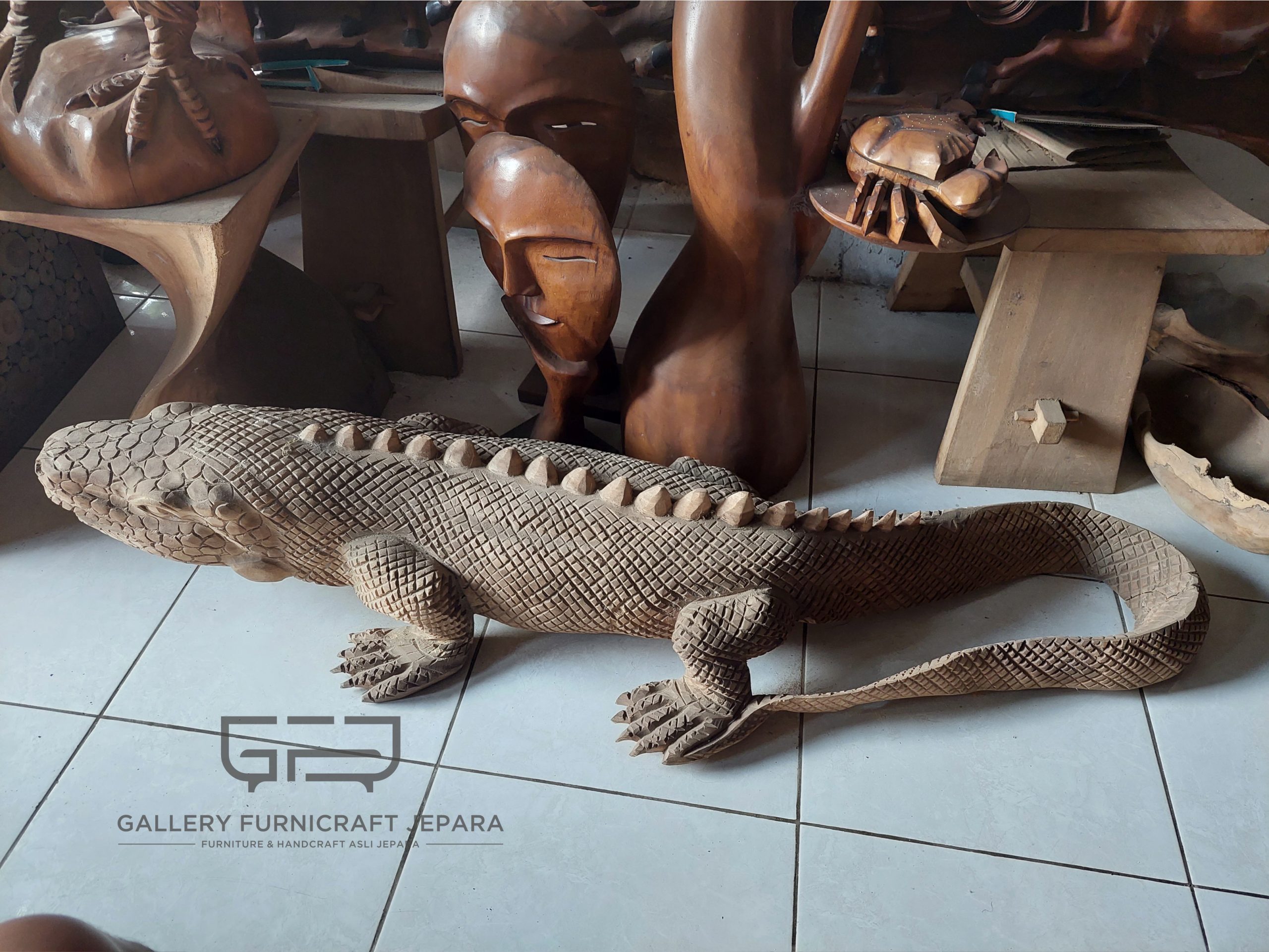 patung iguana 140x40x25cm @1.5k
