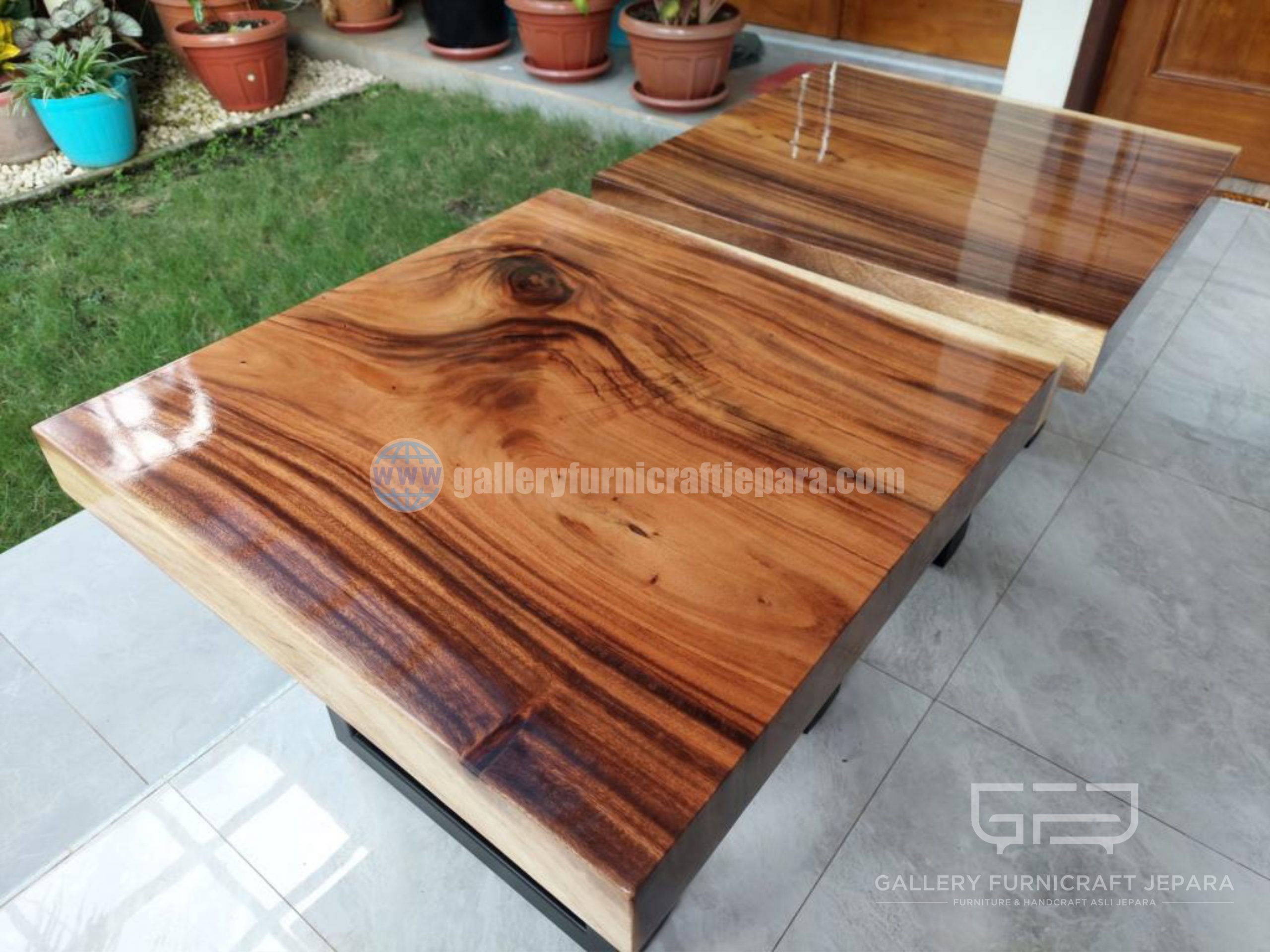 meja kopi kayu trembesi PU glossy 60x60cm 07