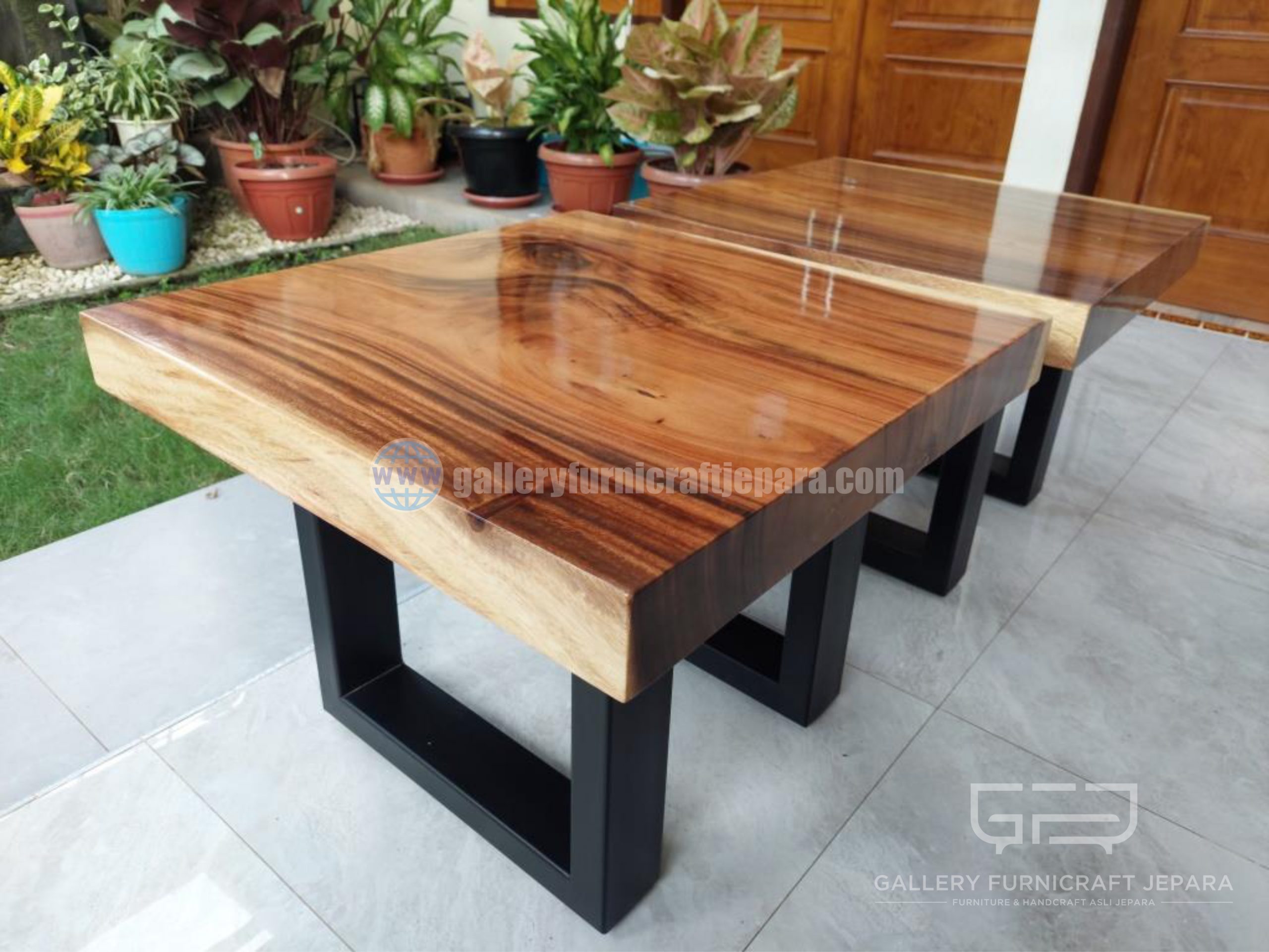 meja kopi kayu trembesi PU glossy 60x60cm 08