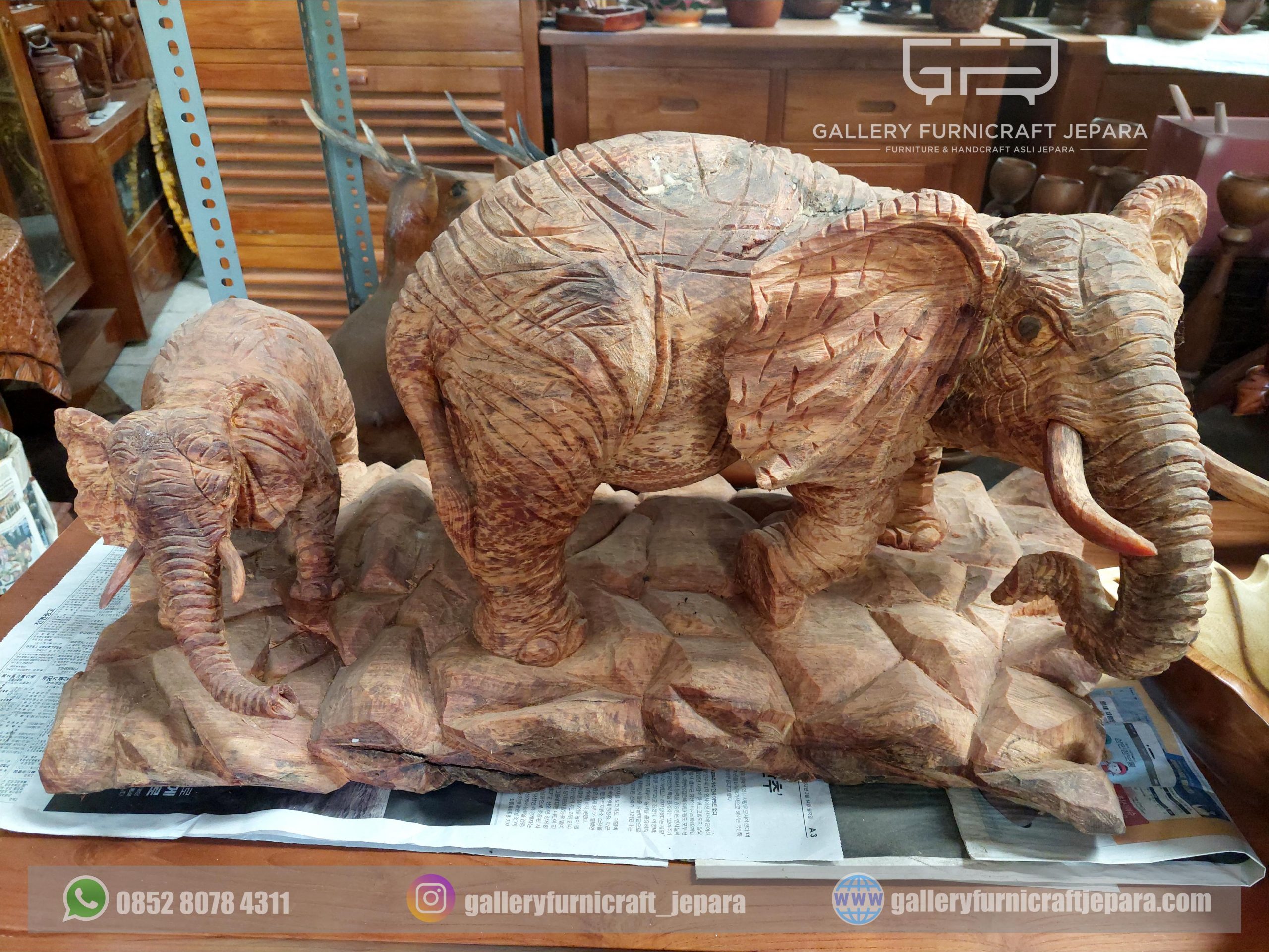 patung gajah kayu pinus merah 70x35x40cm @3500