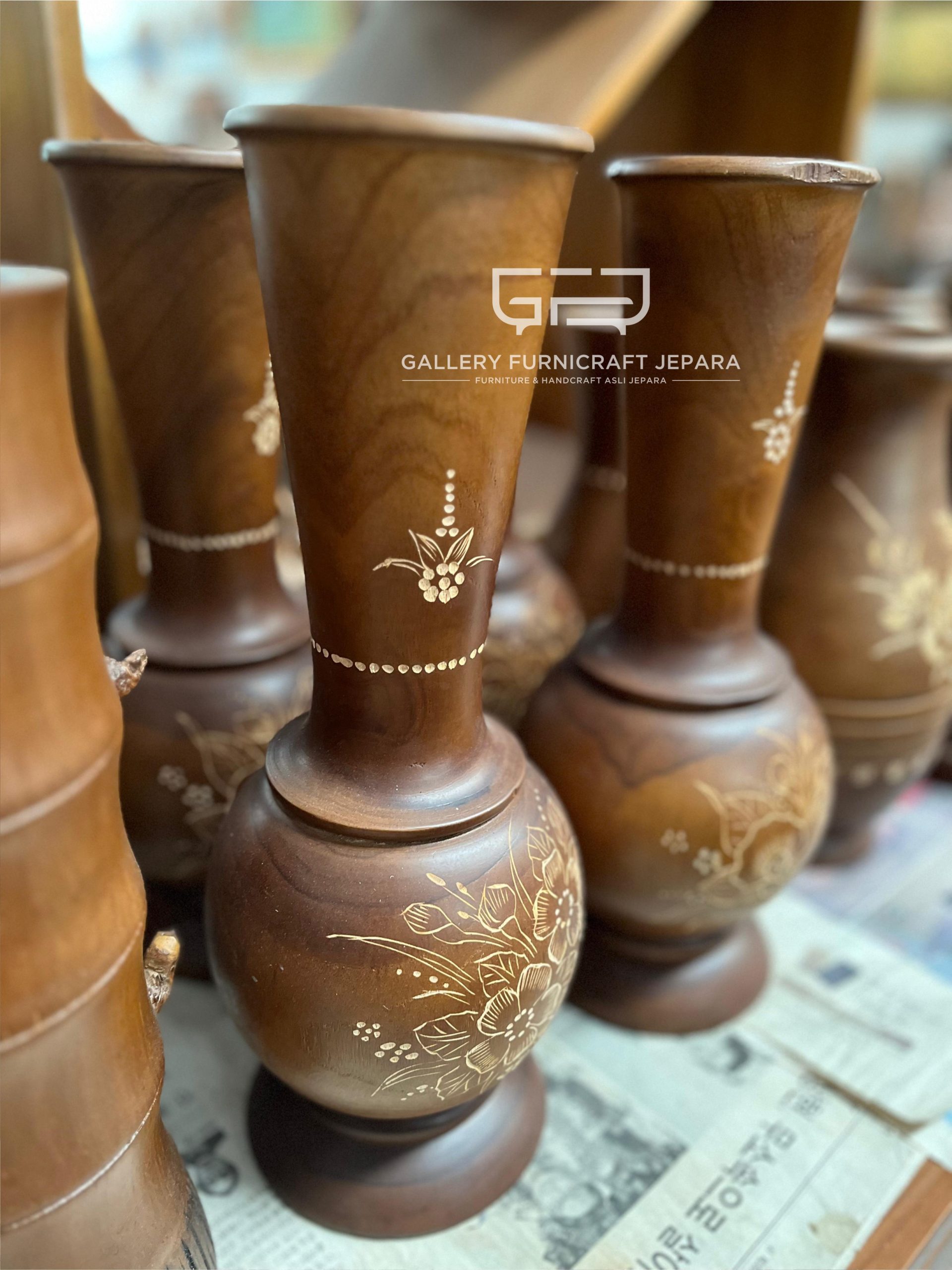 SKU209 vas bunga lentera ukir kayu jati 35cm