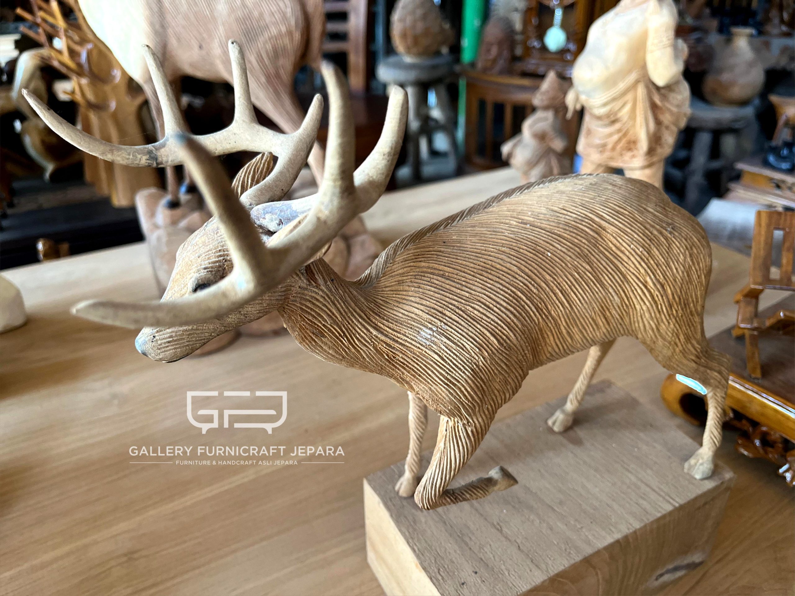 SKU215 patung rusa kayu jati 25x10x30cm @400