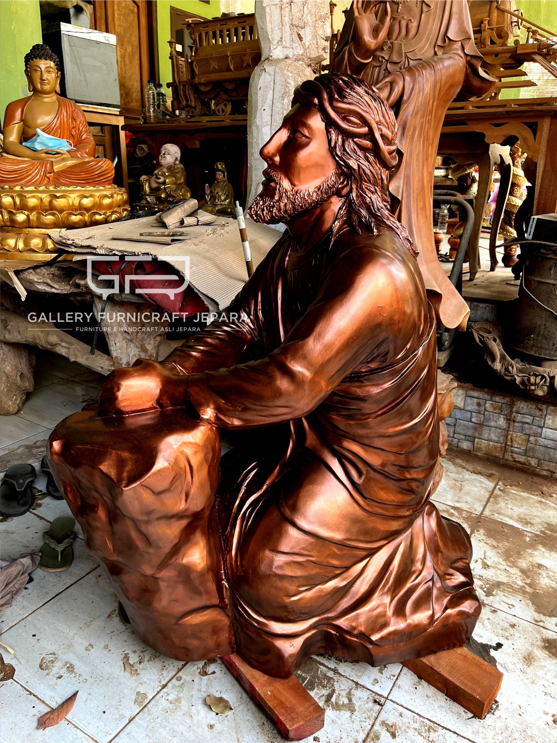 SKU265 Patung Yesus Berdoa Kayu Mahoni Solid Finish Tembaga @7500 05