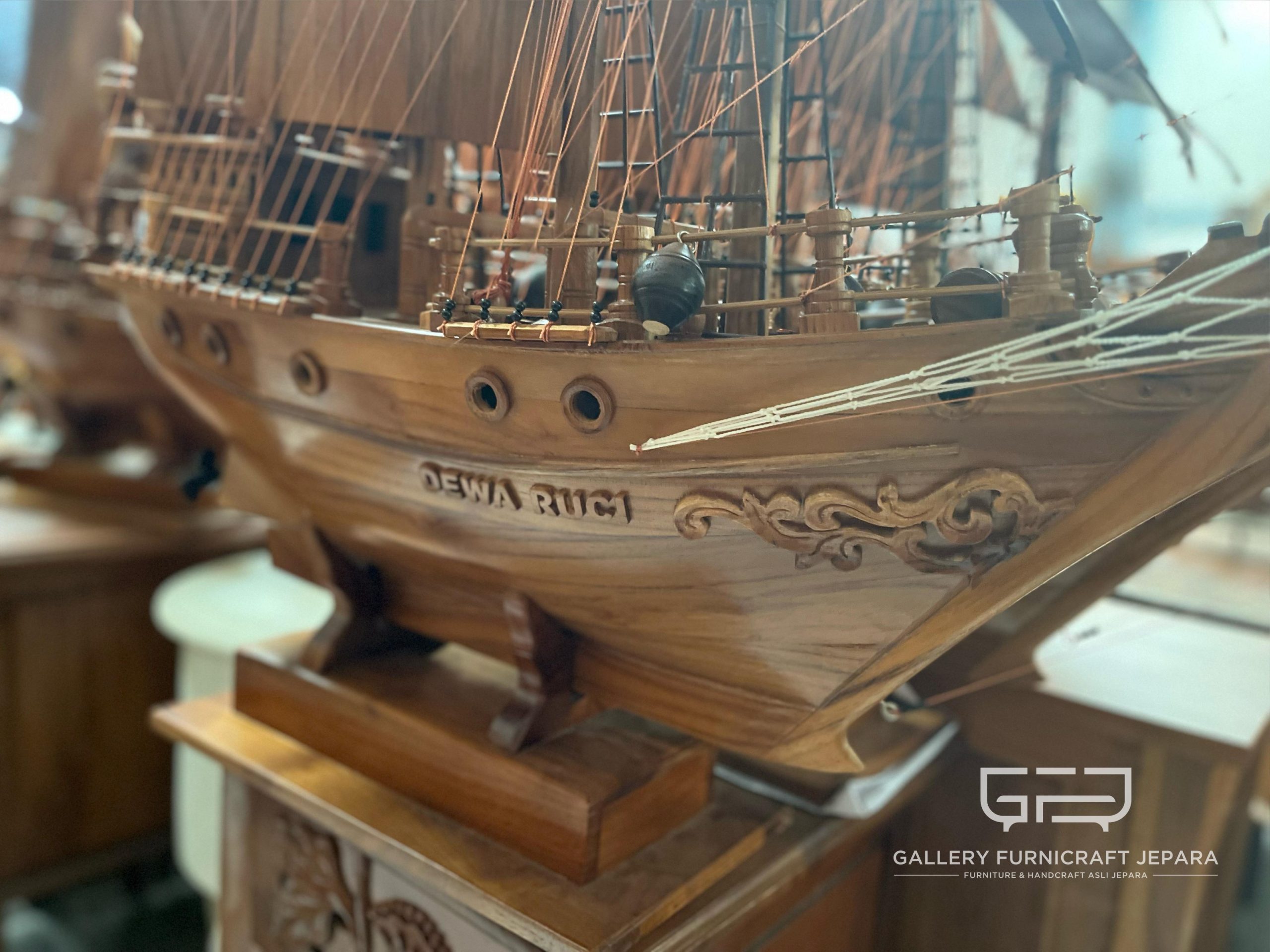 Miniatur Kapal Pinisi Dewa Ruci Kayu Jati 110x25x120cm @1800 04