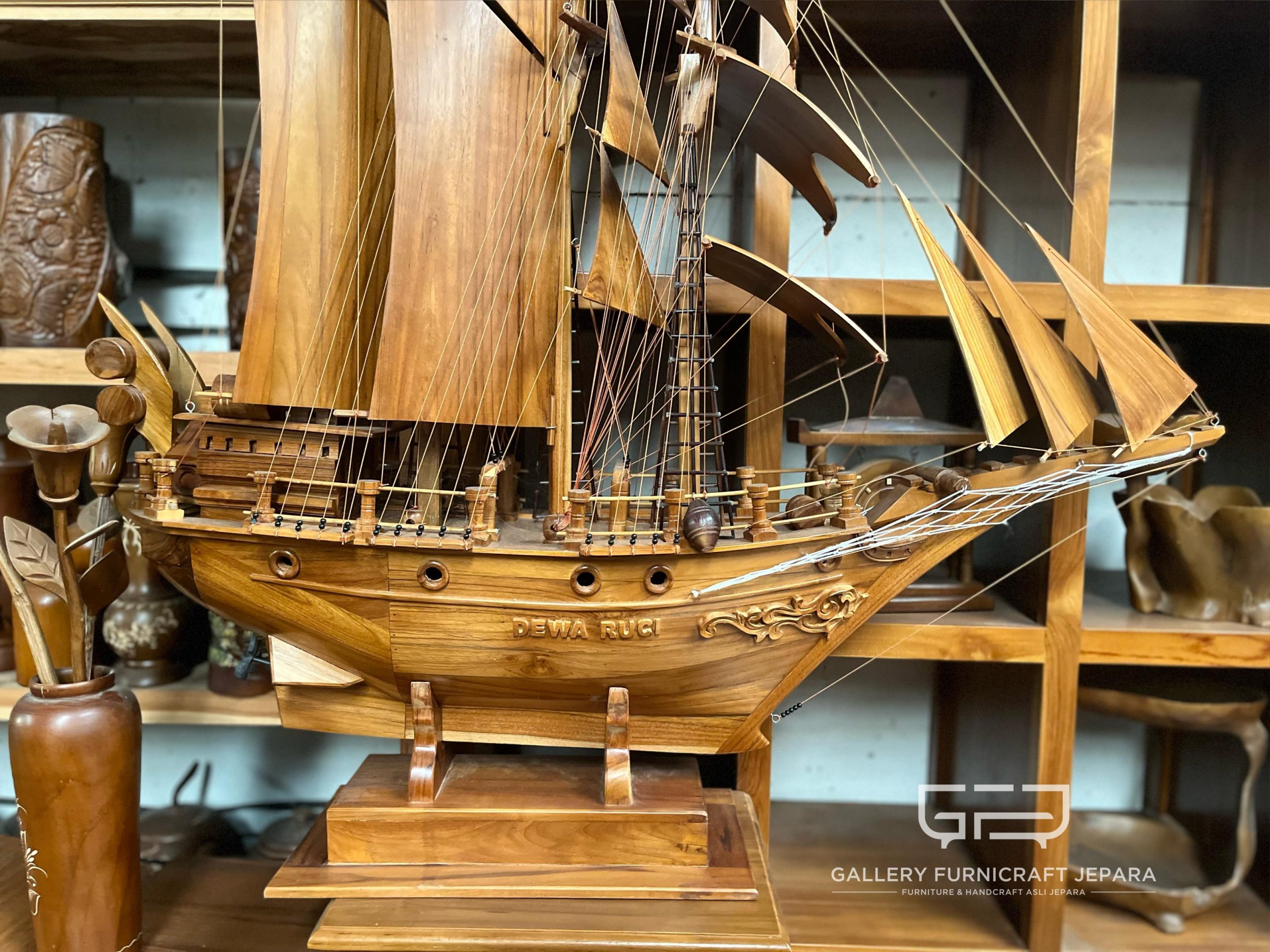 Miniatur Kapal Pinisi Dewa Ruci Kayu Jati 110x25x120cm @1800