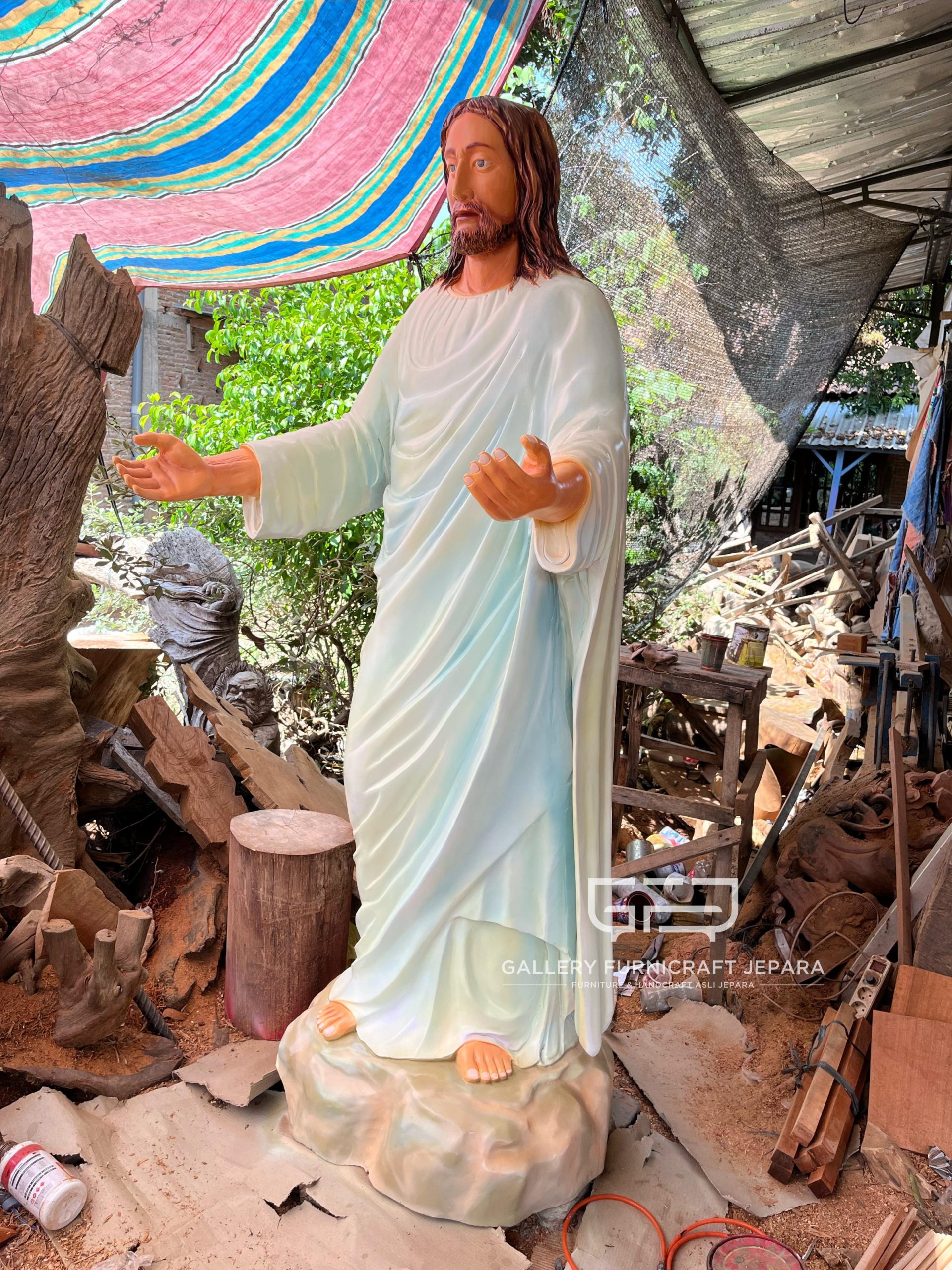 Patung Yesus Kutbah Kayu Mahogany Solid 80x55x205cm