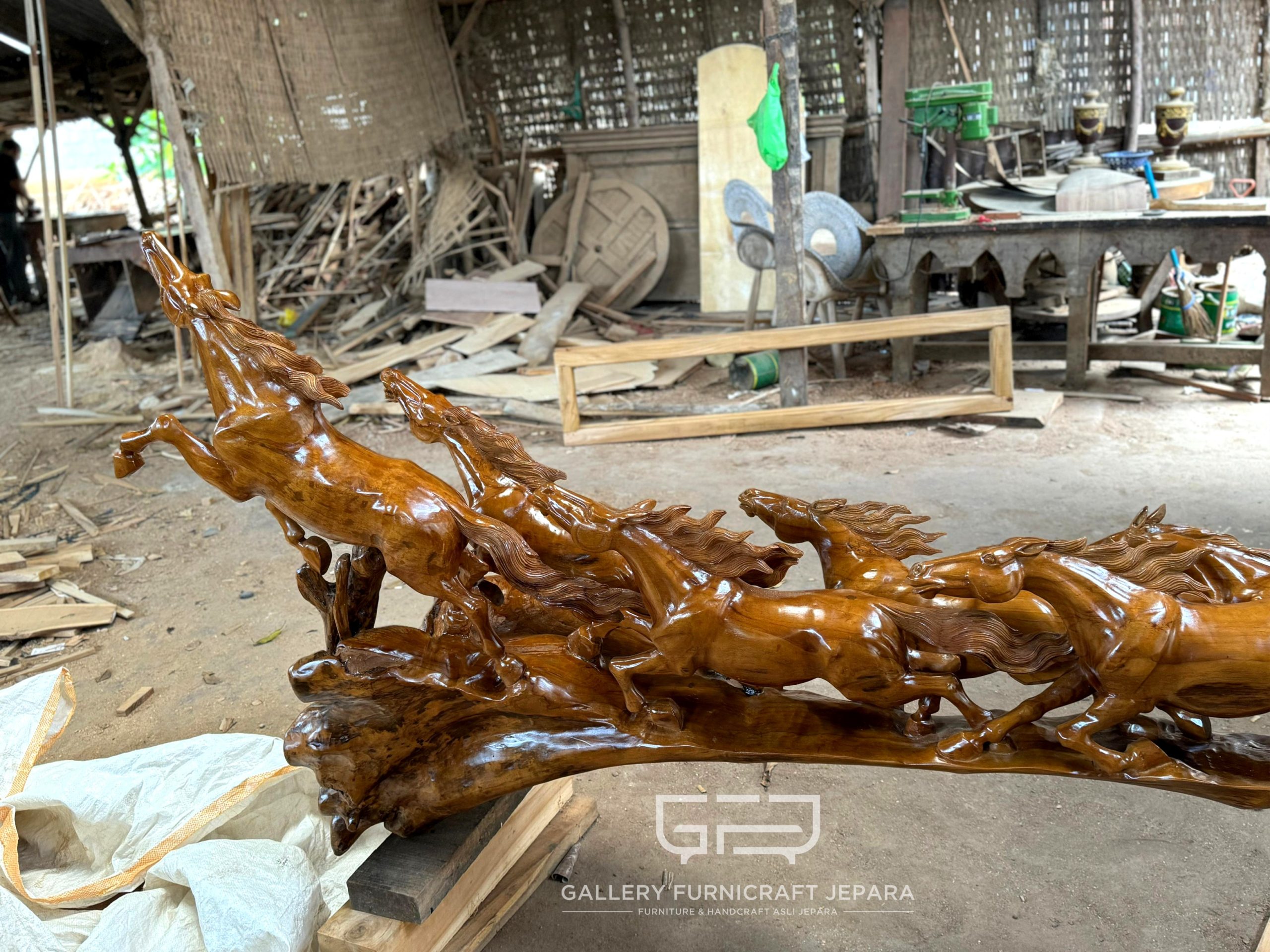 Dekorasi Patung Kuda lari Kayu Jati Solid 250x60x130cm Natural @6000 03