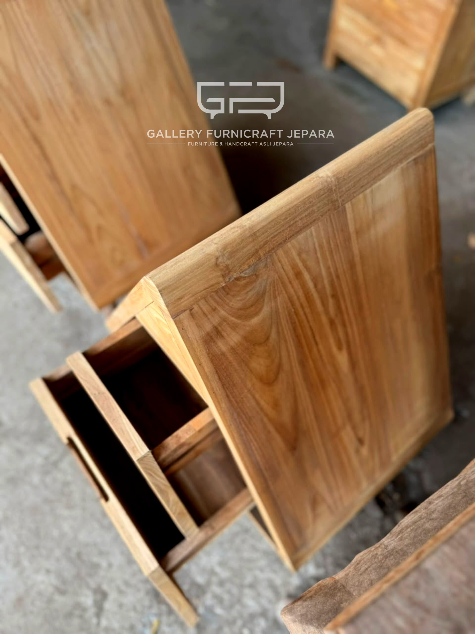 Meja Nakas Segitiga 2 Laci Kayu Jati 57x40x70cm @400 03