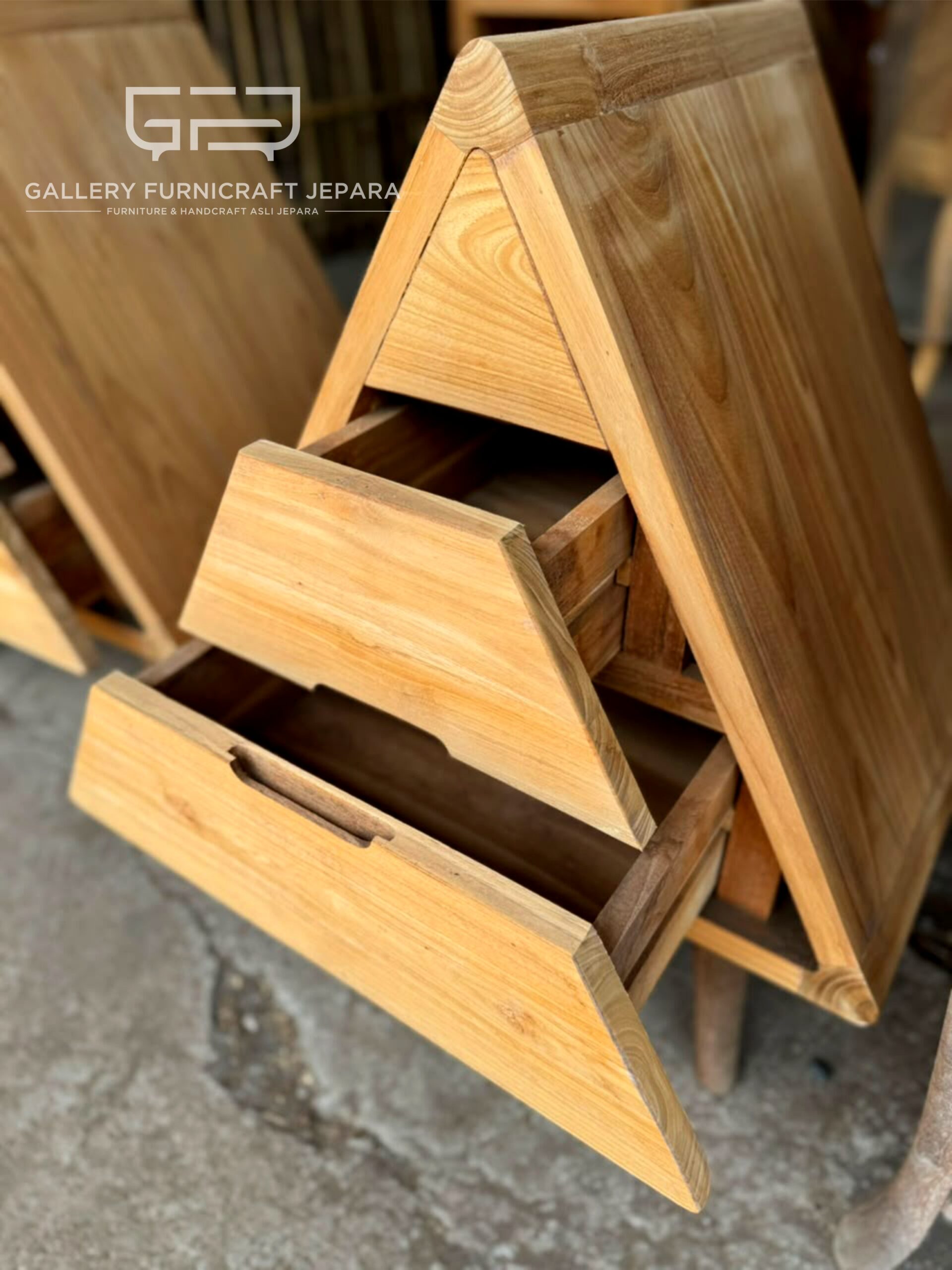 Meja Nakas Segitiga 2 Laci Kayu Jati 57x40x70cm @400 04