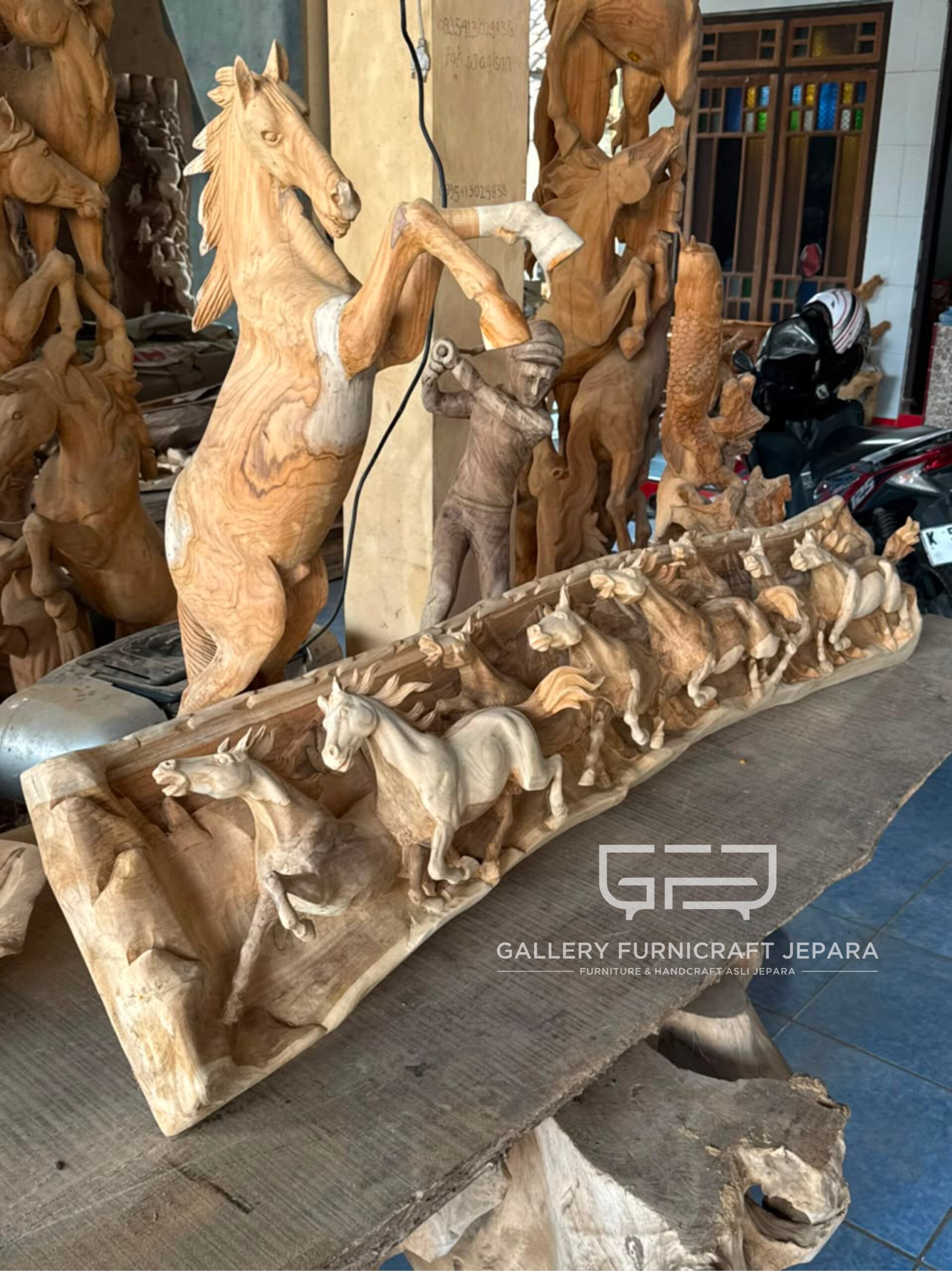 Hiasan Dinding Relief Kuda Lari Kayu Jati Solid 150x30cm @4000 03