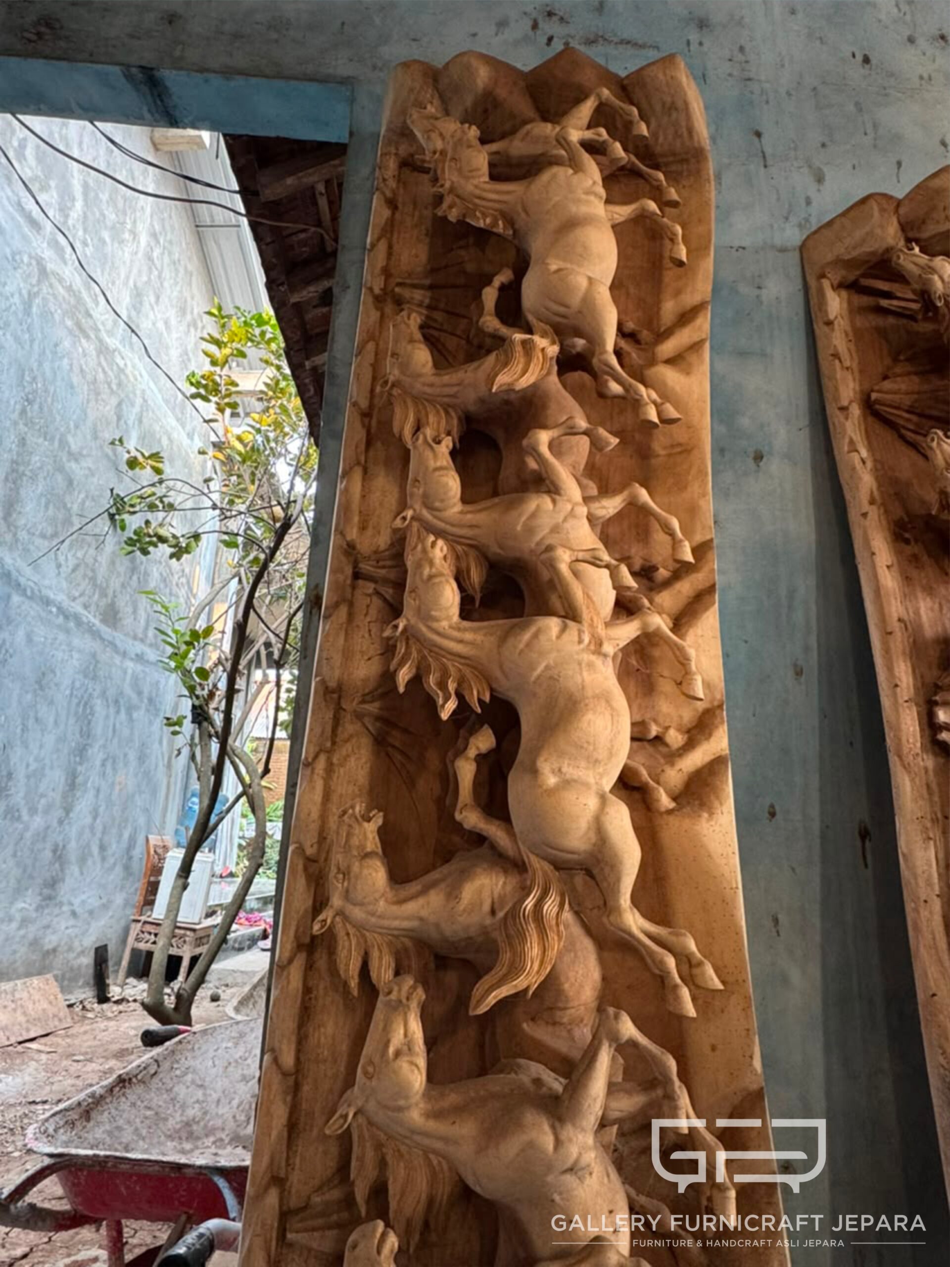 Hiasan Dinding Relief Kuda Lari Suarwood Solid 230x60cm @6000 02