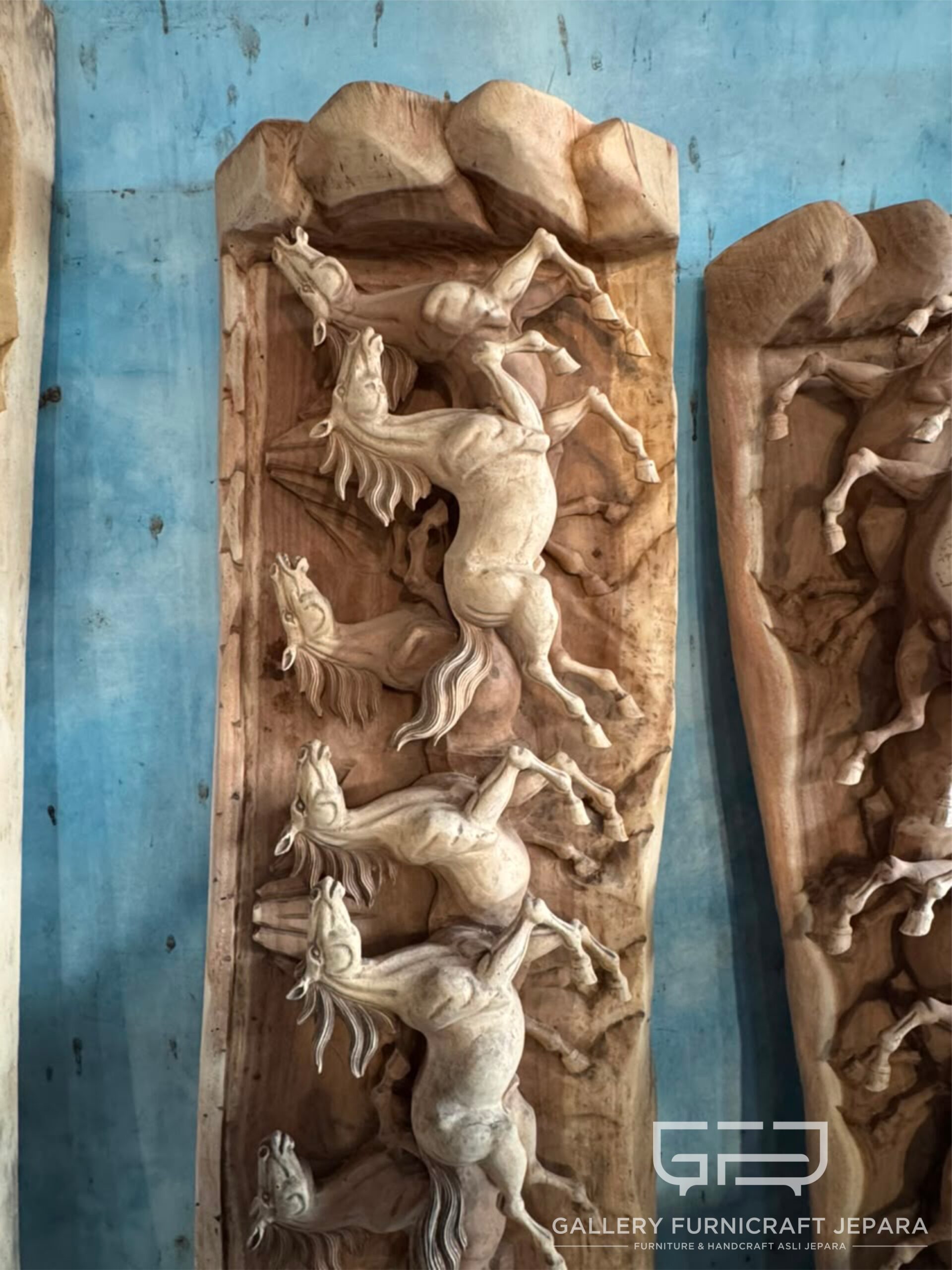 Hiasan Dinding Relief Kuda Lari Suarwood Solid 230x60cm @6000 03