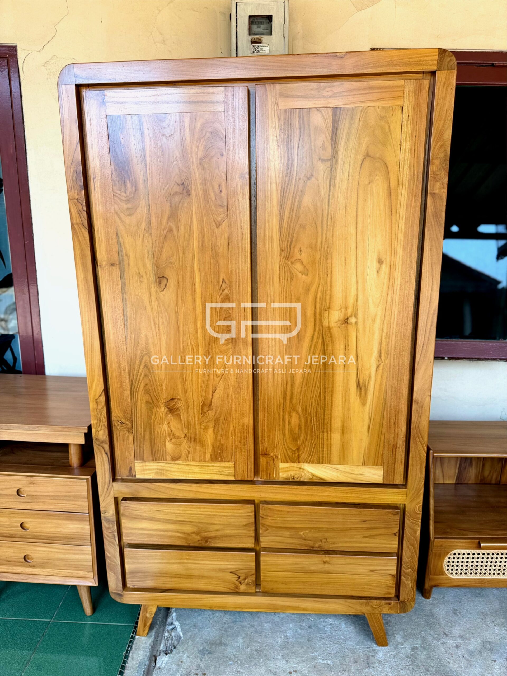 Lemari Pakaian Kayu Jati Asli Jepara 2 Pintu 4 Laci Model Retro Scandinavian Minimalis 100x45x180cm